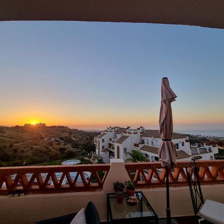 Elegant Apartment With Fantastic Views At The Top Of Calahonda Sitio de Calahonda Екстериор снимка