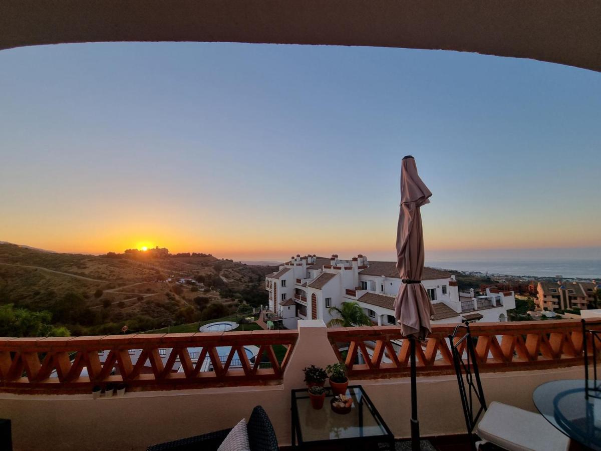 Elegant Apartment With Fantastic Views At The Top Of Calahonda Sitio de Calahonda Екстериор снимка