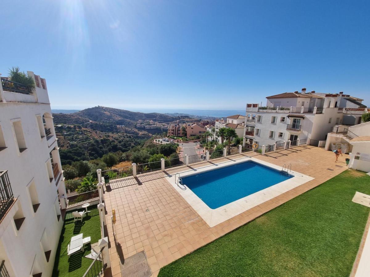 Elegant Apartment With Fantastic Views At The Top Of Calahonda Sitio de Calahonda Екстериор снимка