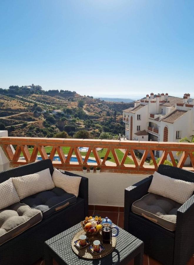 Elegant Apartment With Fantastic Views At The Top Of Calahonda Sitio de Calahonda Екстериор снимка