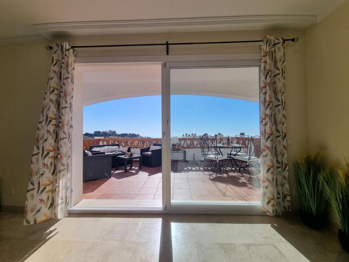 Elegant Apartment With Fantastic Views At The Top Of Calahonda Sitio de Calahonda Екстериор снимка