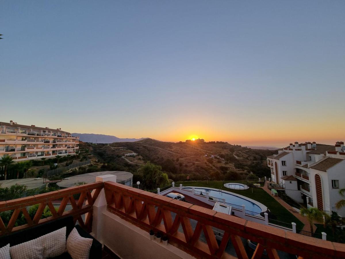 Elegant Apartment With Fantastic Views At The Top Of Calahonda Sitio de Calahonda Екстериор снимка