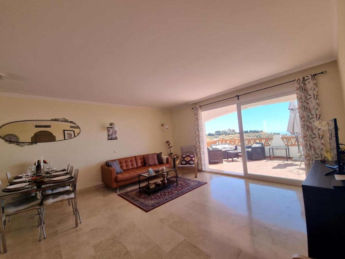 Elegant Apartment With Fantastic Views At The Top Of Calahonda Sitio de Calahonda Екстериор снимка